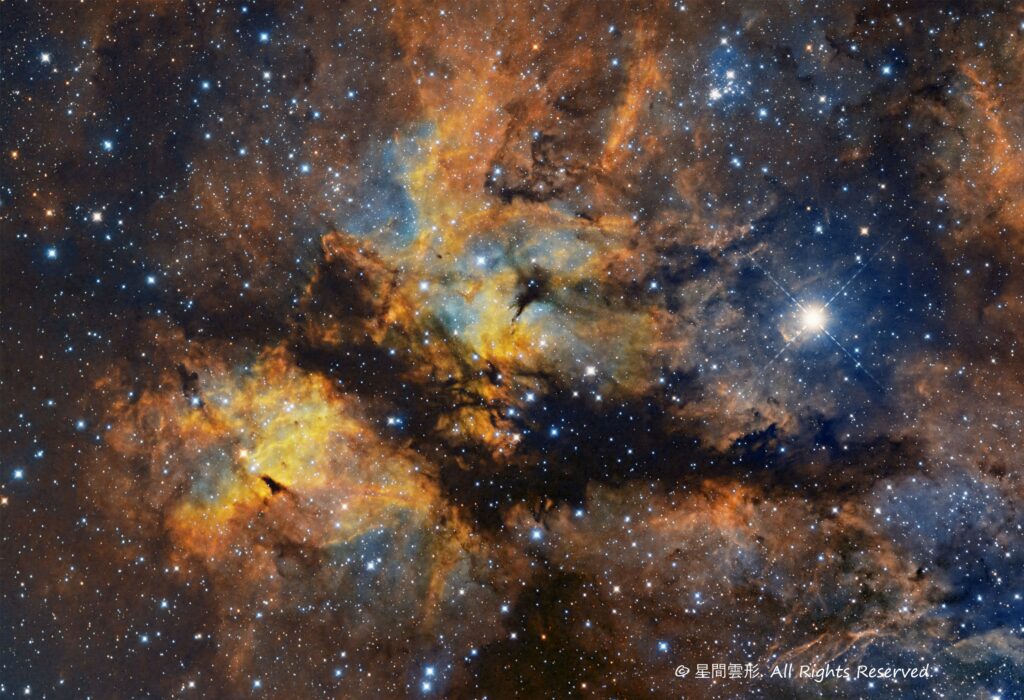サドル付近ナローバンド – 2022年5-6月, e130d, Skywatcher EQ6R, ZWO ASI294MM Pro, Baader 6.5nm High Speed Narrow Band Filter, Ha 5minx30, Sii :5min x 61, Oiii: 5min x 70（総露出13時間25分）