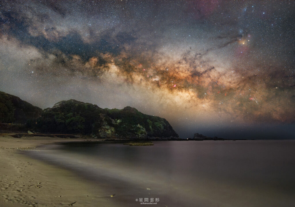 里野の浜 と 天の川 – 2025年3月, Canon EOS6D + Tamron 15-30mm f2.8, 新星景合成